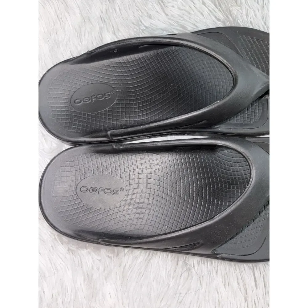 Oofos Black W11 M9 Classic Recovery Flip Flops. Fantastic Pair. Comfortable
